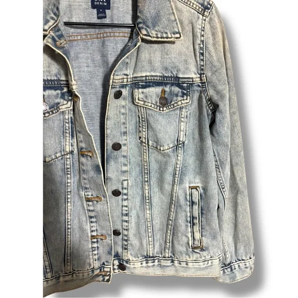 GAP Blue Light Wash Denim Slim Fit Button Front Closure Jacket With Four Pockets - Picture 15 of 16